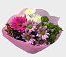 Букет с розовыми герберами и розовыми хризантемами.